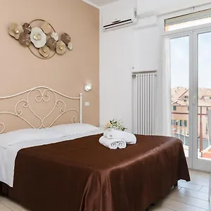 hotel-villa-lina.hotelitalianriviera.com/